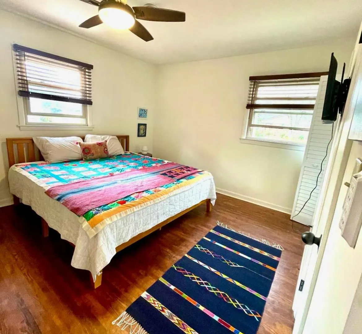 Trendy Bohemian Bungalow, Close To Uptown, Plaza & Noda Charlotte Holiday home