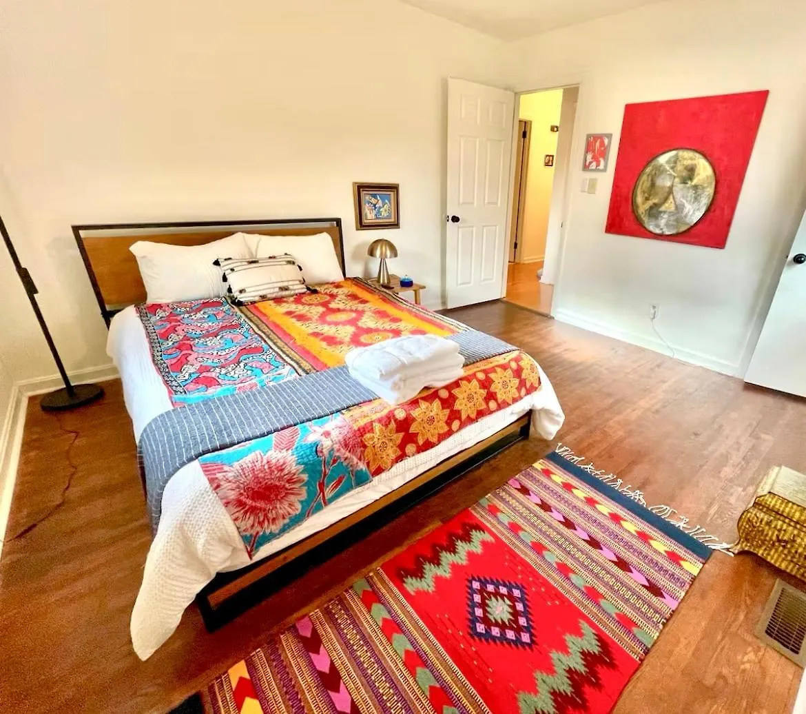 Trendy Bohemian Bungalow, Close To Uptown, Plaza & Noda シャーロット 0*,